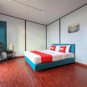 Hotel Happy Mountain Airport